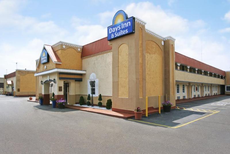 Days Inn & Suites By Wyndham Терре-Хот Экстерьер фото